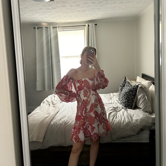 Express Off the Shoulder Paisley Print Dress - Picture 10 of 11